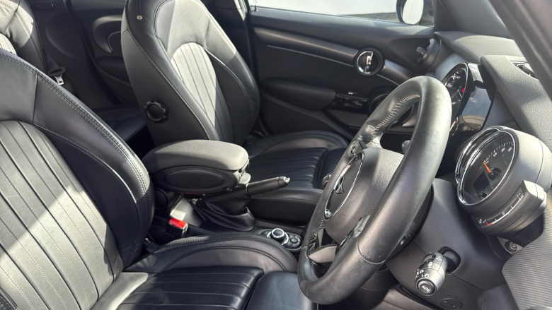 MINI Hatchback 1.5 Cooper Exclusive 5dr Petrol Hatchback